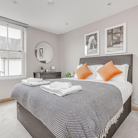 Contemporary 2 Bedroom Apt, Town Centre By Tent Serviced Apartments Chertsey Kültér fotó