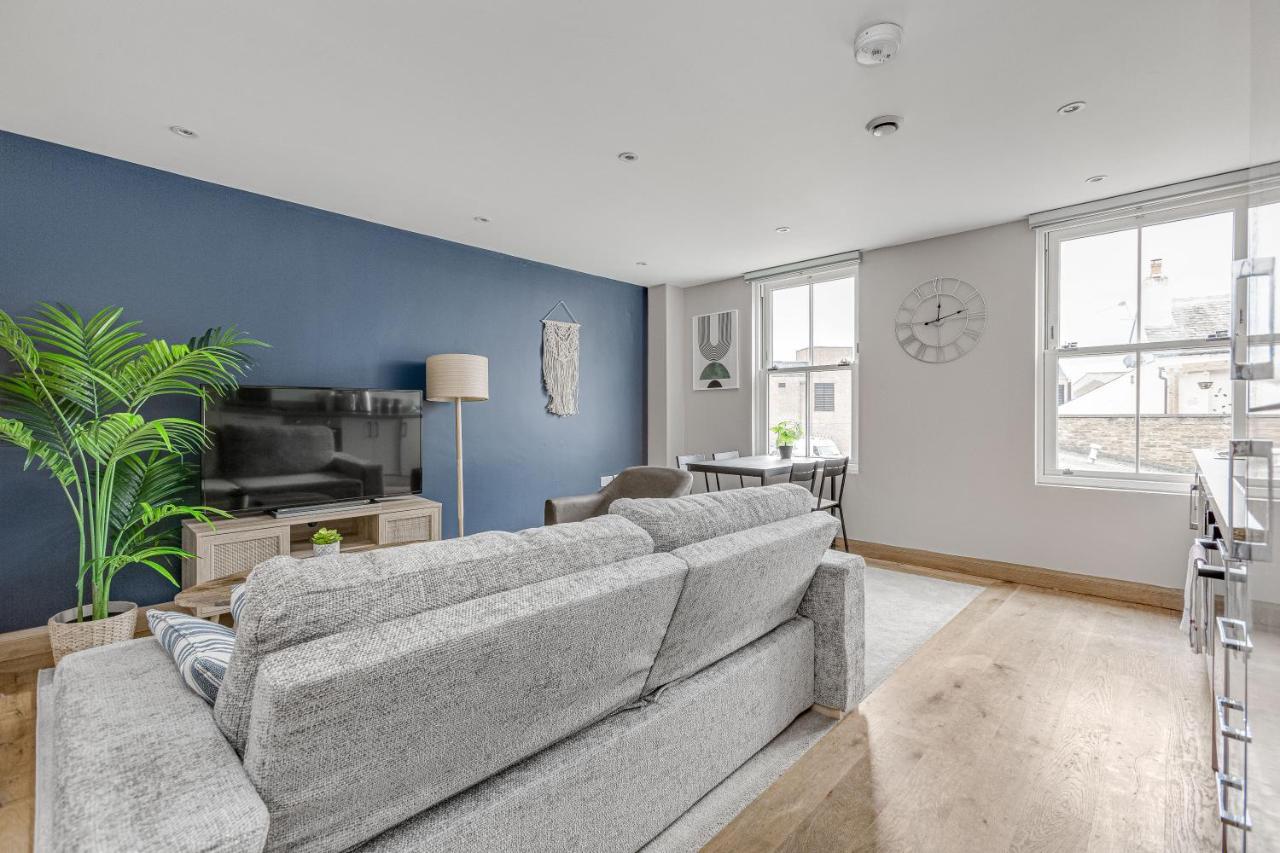Contemporary 2 Bedroom Apt, Town Centre By Tent Serviced Apartments Chertsey Kültér fotó